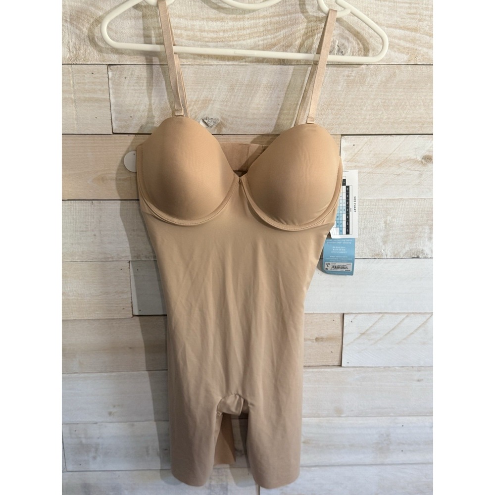 Assets by Spanx Women's Strapless Cupped Midthigh Bodysuit Size Large NWT